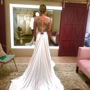 Alessandra Rinaudo Size 4 in Ivory